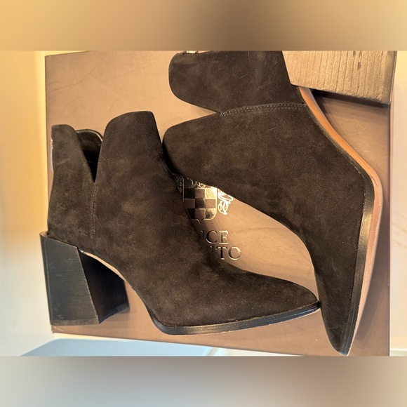 Vince Camuto Jestama Black Suede Bootie 5.5 - Picture 16 of 16